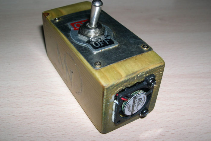 DIY : Une clé USB russe en bois à ventilateur intégrée.