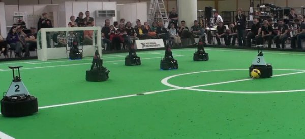 RoboCup German Open 2010 : Un match de football avec des robots