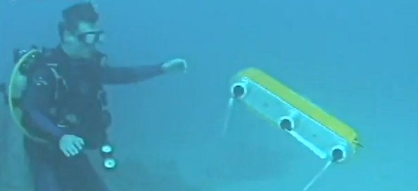 AQUA 2, un robot amphibie qui navigue sur terre et dans l'eau à la perfection