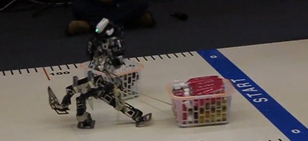 Wonderful Robot Carnival : Une épreuve où les robots transportent des bouteilles