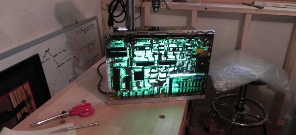 DIY : Recycler votre vieille carte-mère d'Amiga 500 en lampe design