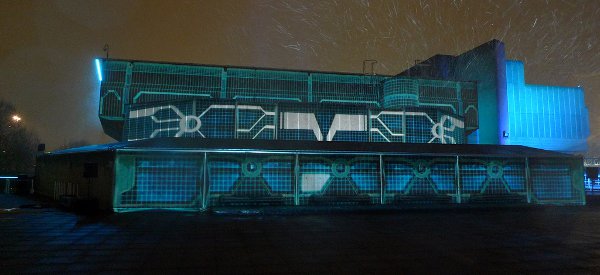 Une projection Tron Legacy Grid sur les façades d'un building de Londres