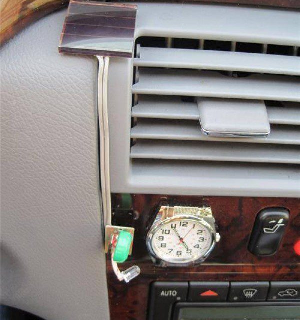 DIY : Fabriquer une horloge à éclairage solaire pour votre voiture -  Semageek