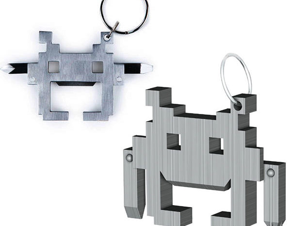 Gadget : Un porte-clefs Space Invaders avec décapsuleur et tournevis de secours