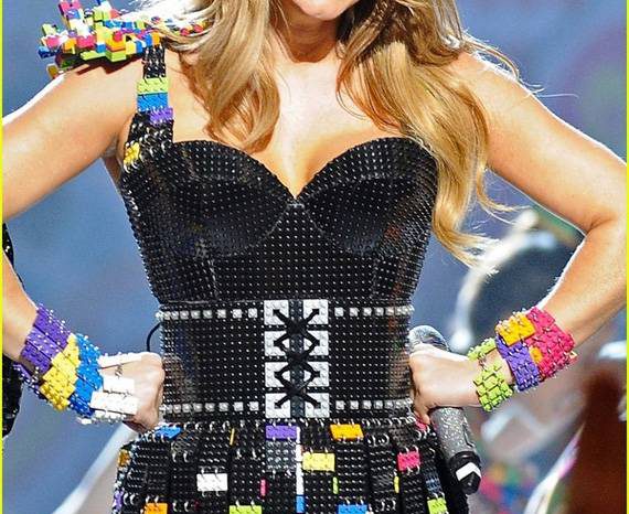 La robe LEGO de Fergie des Black Eyed Peas