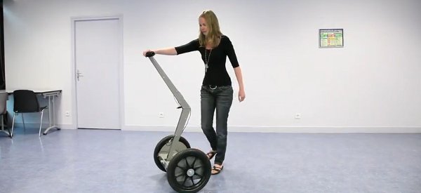 RoseWheel, un clone de Segway télécommandable réalisé par des étudiants de Télécom ParisTech