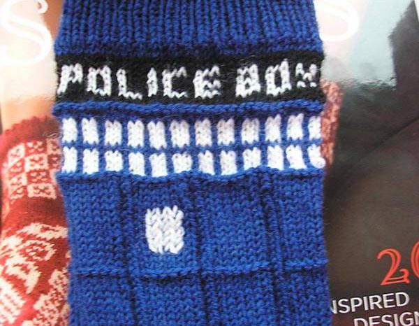 DIY : Des chaussettes Tardis pour ne pas avoir froid cet été...