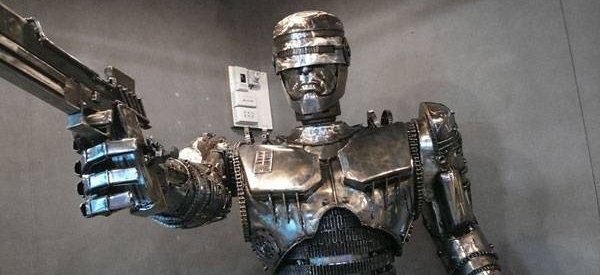 Art : Une magnifique sculpture steampunk de Robocop en métal recyclé