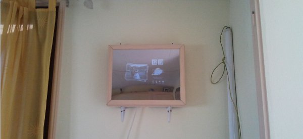 DIY : Intégration d'un écran de serveur dans un cadre avec miroir sans tain