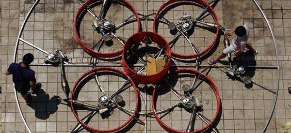 DIY : Un chinois fabrique une soucoupe volante avec 8 moteurs de motos