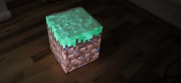 IRL : Un vrai bloc de Minecraft réalisé avec un arduino et un projecteur