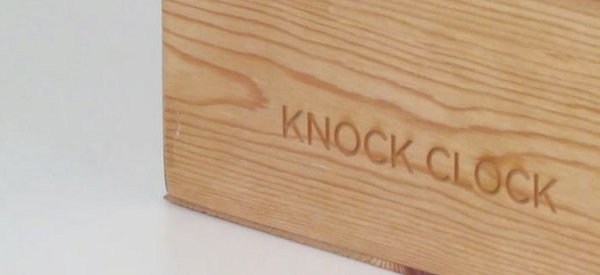 Knock Clock : Une horloge dans un cube en bois qui vous frappe l'heure