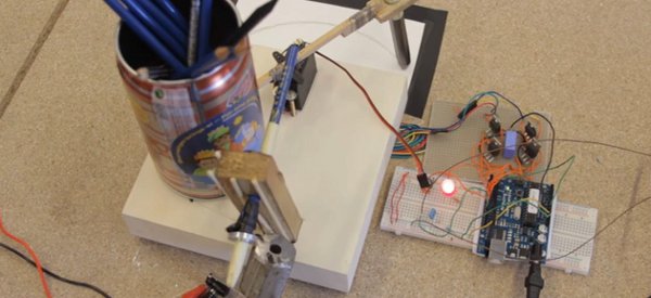 Arduino Chain Reaction : Une machine de Rube Goldberg gérée avec des Arduinos