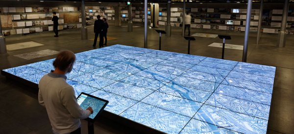 Une maquette interactive de la ville de Paris de 37 m² réalisée avec Google Earth et Liquid Galaxy