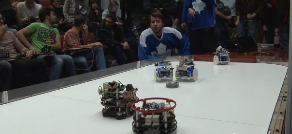 Robockey : Les tournois de hockey avec des robots de l'université UPenn