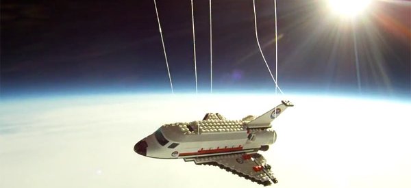 Vidéo : Une navette spatiale en LEGO dans l'Espace