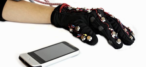 Mobile Lorm Glove : Un moyen de communication pour les personnes sourdes et aveugles