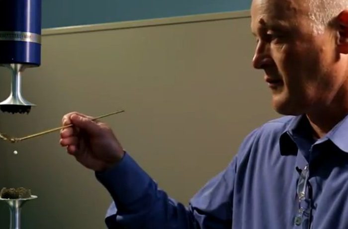 La lévitation acoustique utilisée pour améliorer la fabrication de médicaments