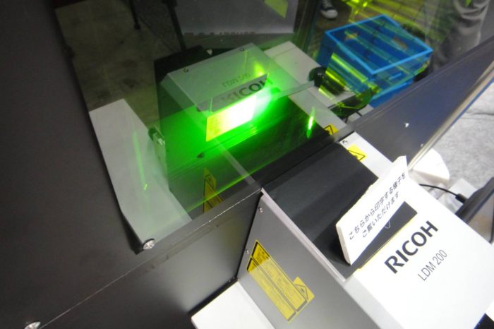 Un système d'effacement et d'impression d'étiquettes thermique à base de laser