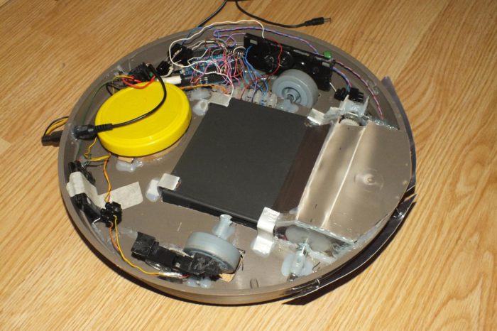DIY : Fabriquer un robot balai à base d'Arduino