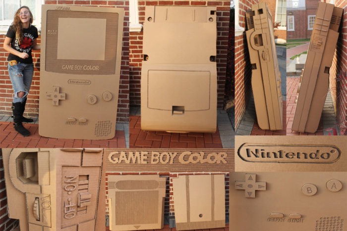 Une Game Boy Color en carton à taille humaine