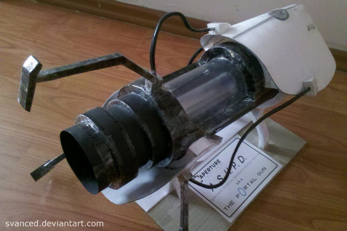 Papercraft : Une réplique du Portal Gun fabriquée avec papier et du scotch