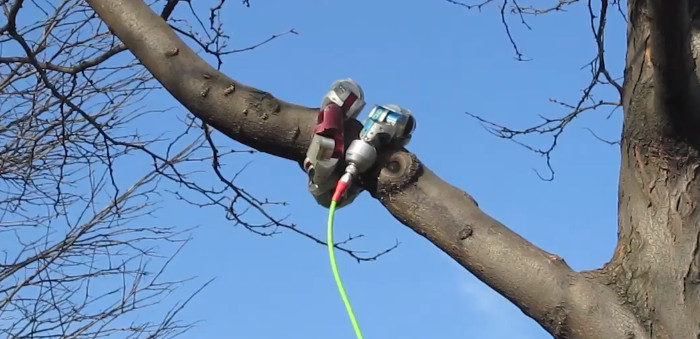 Le robot serpent évolue et peut s'accrocher à la volée