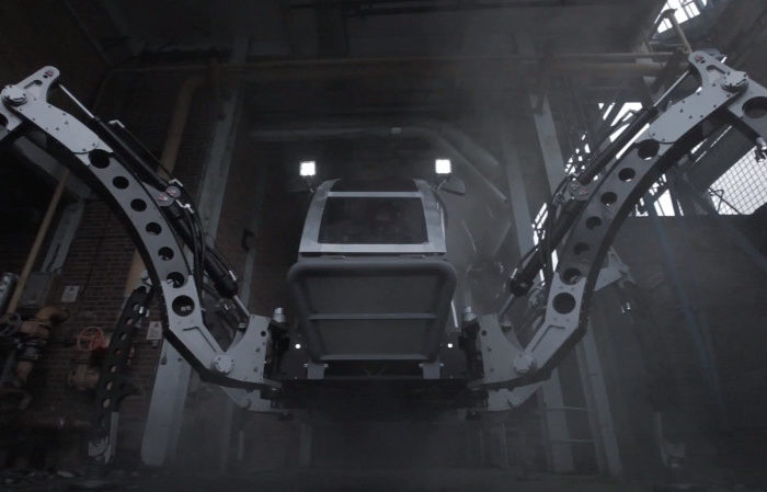 Mantis : Un énorme robot hexapode de 2 Tonnes