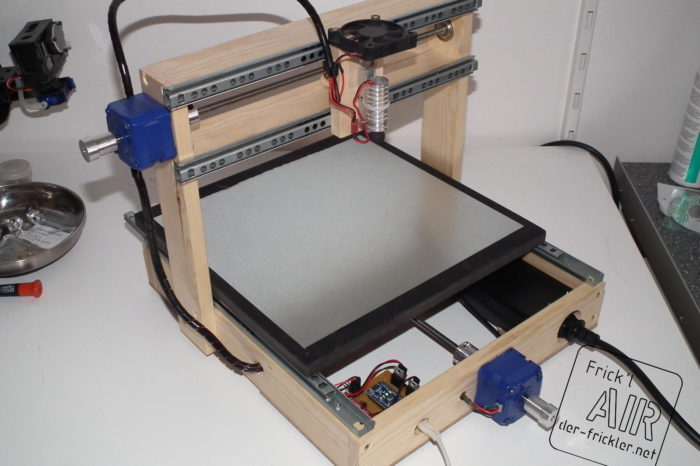 DIY : Une machine CNC de gravure laser fabriquée avec une diode laser de graveur DVD