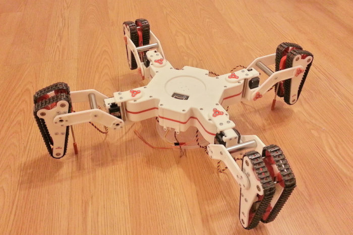 Hybrid Walker : Un robot quadrupède équipé de chenilles