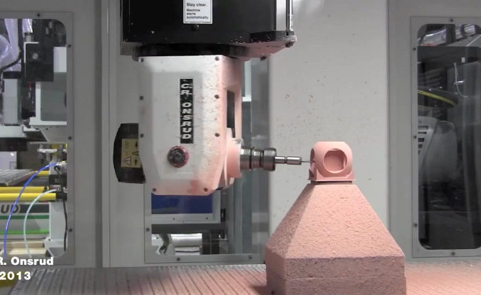 Vidéo : Usinage d'un dé dans une sphère avec une CNC 5 axes