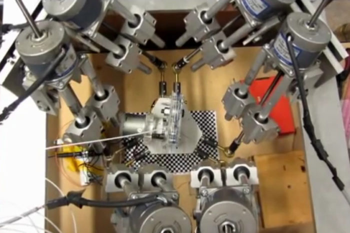 Innovation : Une imprimante 3D 6 axes pour imprimer sur des surfaces courbes