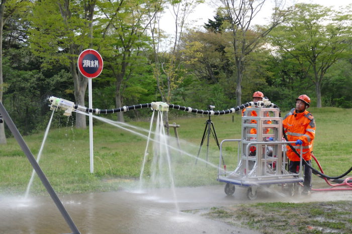 Un robot serpent capable d'éteindre les incendies dans les zones inaccessibles.